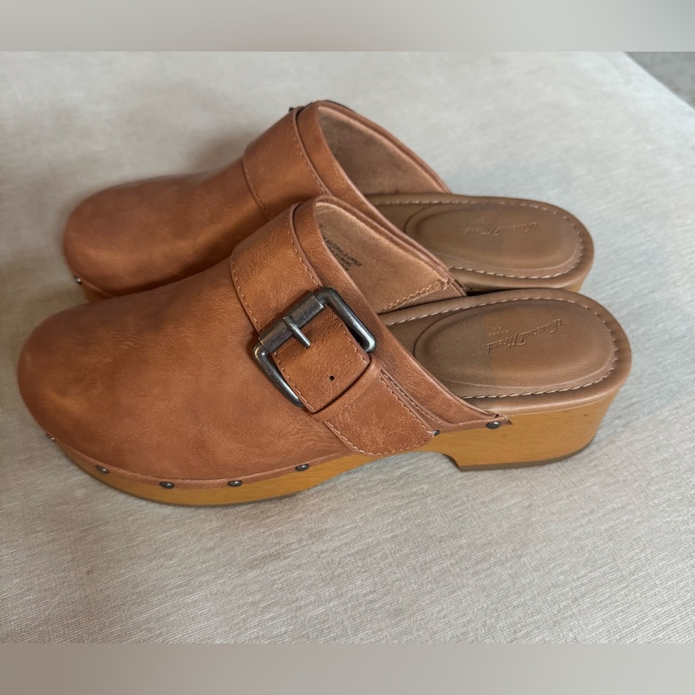 Universal Thread Clogs - Size: 10